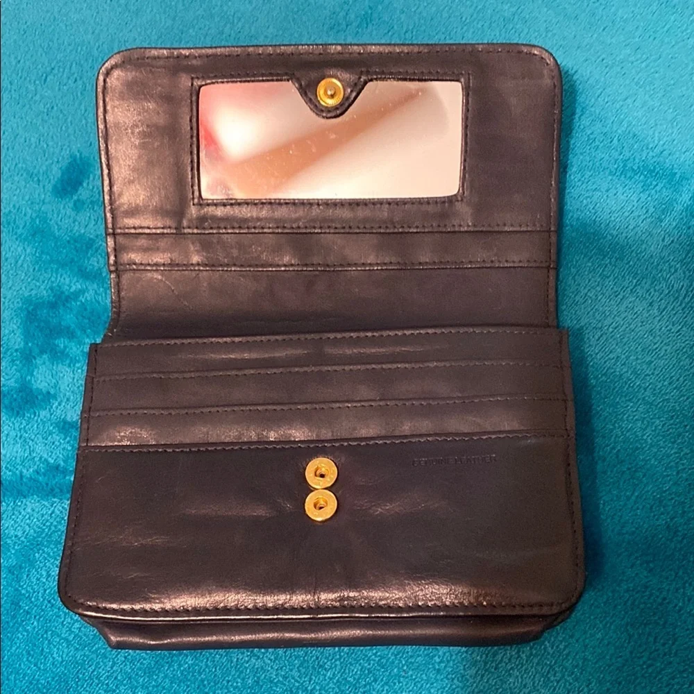 Elegant Black Wallet with Premium Leather Finish - Picture 2 of 10